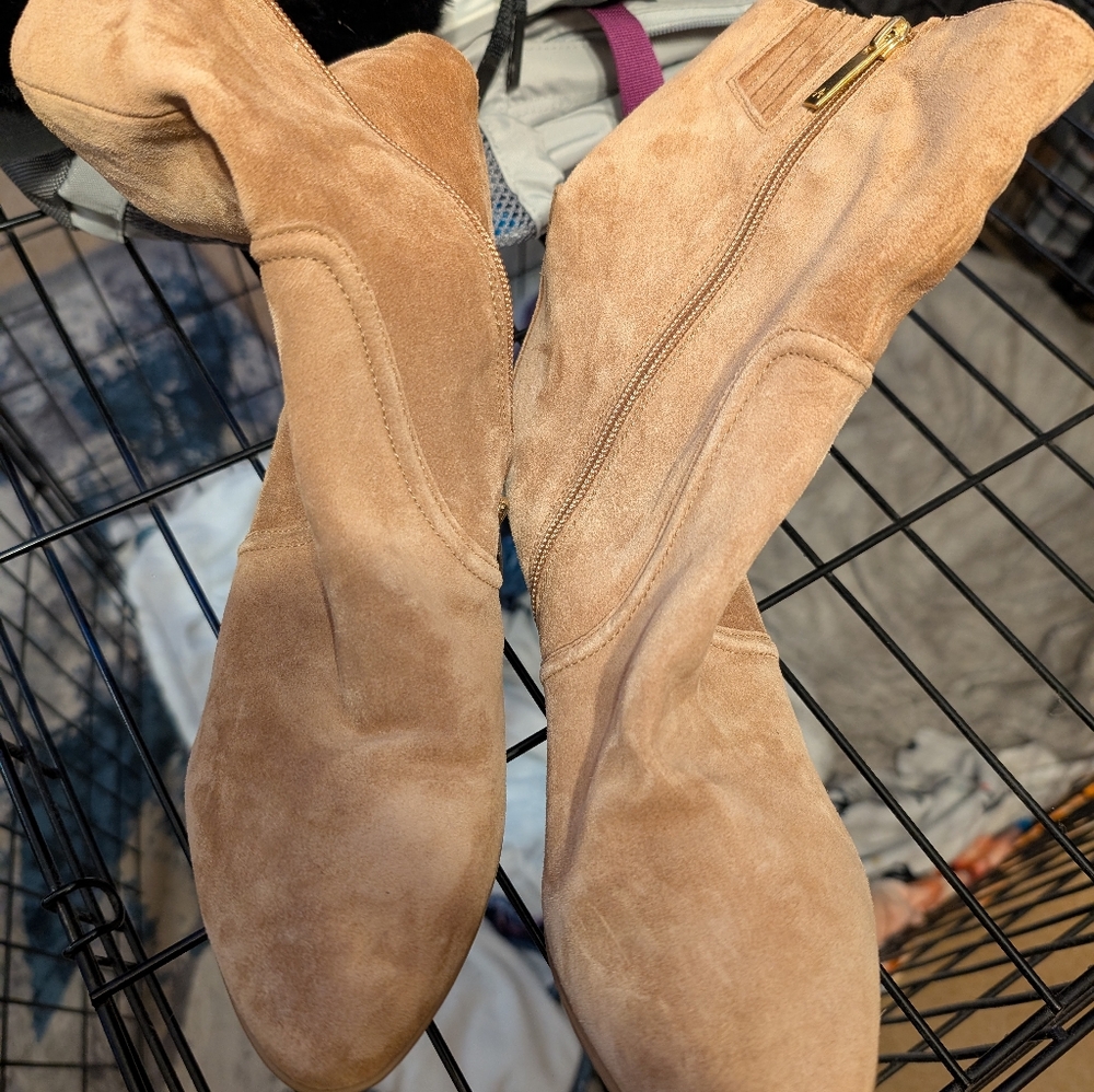 Aquataua boots size 10